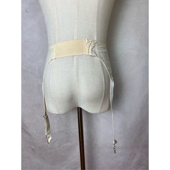 Vintage 1950s Garter Belt Pin Up Style - Picture 4 of 9